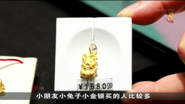 中国春节长假游客出游 带动各地消费激增