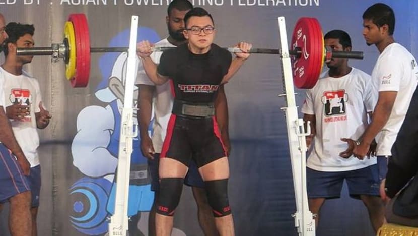 Atlit angkat besi S'pura, Matthew Yap pecahkan 2 rekod dunia