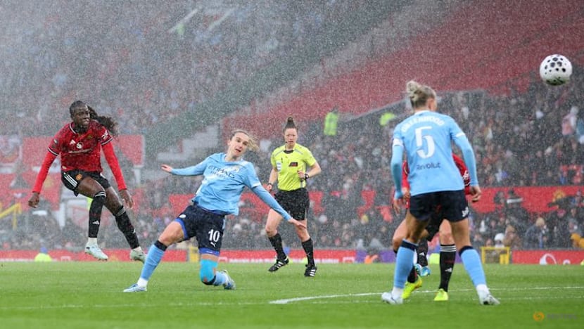 Man City close on WSL title with 3-0 derby win, Arsenal down Spurs