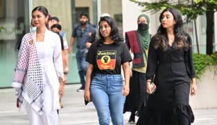 பாலஸ்தீன ஆதரவுப் பேரணி நடத்தியதாகக் குற்றஞ்சாட்டப்பட்ட மூவர் - வழக்கு ஆரம்பம்  