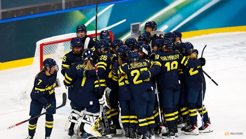 Ice hockey-Germany beat Italy and Sweden stay perfect
