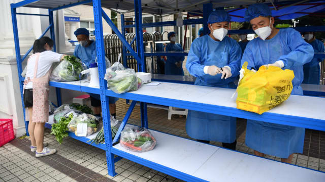 四川成都冠病疫情严峻 当局延长管控措施