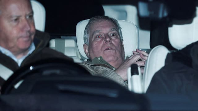 英国王室震撼弹！Prince Andrew涉Jeffrey Epstein案遭捕，King Charles III罕见发声