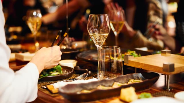 莱坊：今年本地2465家餐饮公司关闭 或与海外品牌抢滩有关 
