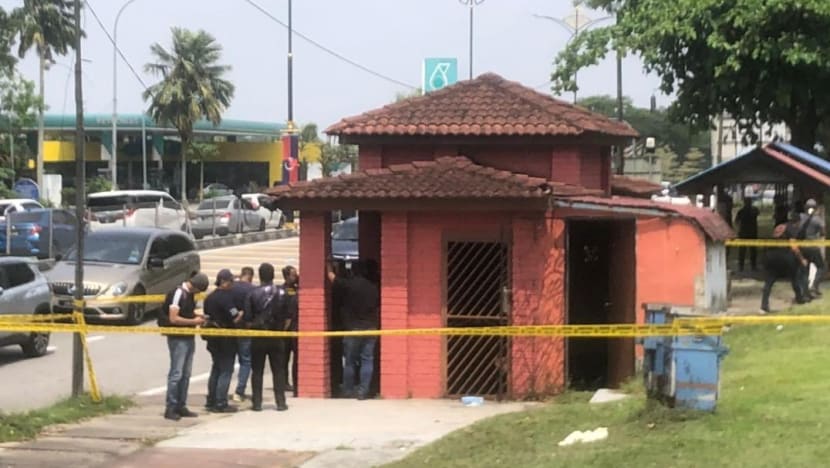Decomposing body found stuffed inside suitcase at abandoned Johor bus stop Decomposing body found stuffed inside suitcase at abandoned Johor bus stop
