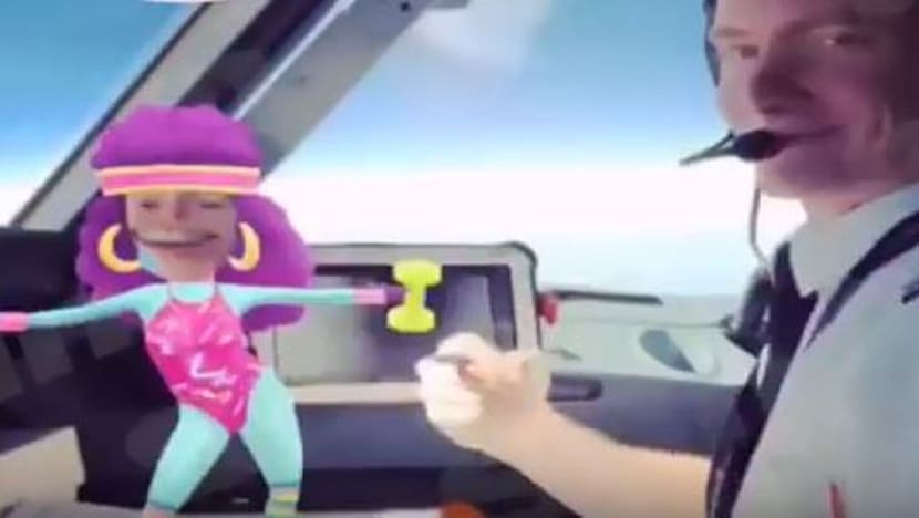 2 juruterbang main Snapchat digantung tugas