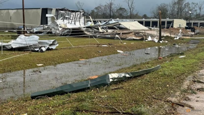 Thousands of flights delayed across US, one dead in deadly tornado as storms hit holiday travellers Thousands of flights delayed across US, one dead in deadly tornado as storms hit holiday travellers