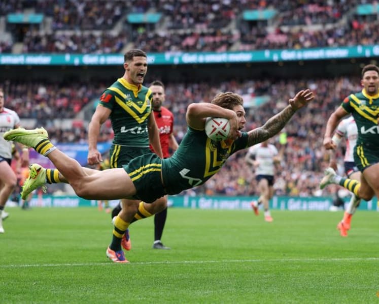 Rugby League-Rampant Australia crush England 26-6 at Wembley