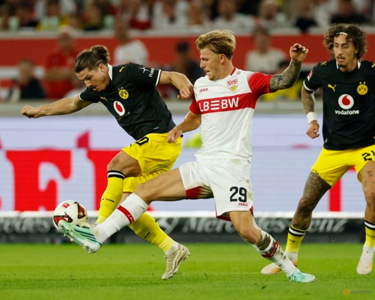 Dortmund beat Stuttgart 1-0 to go top of Bundesliga