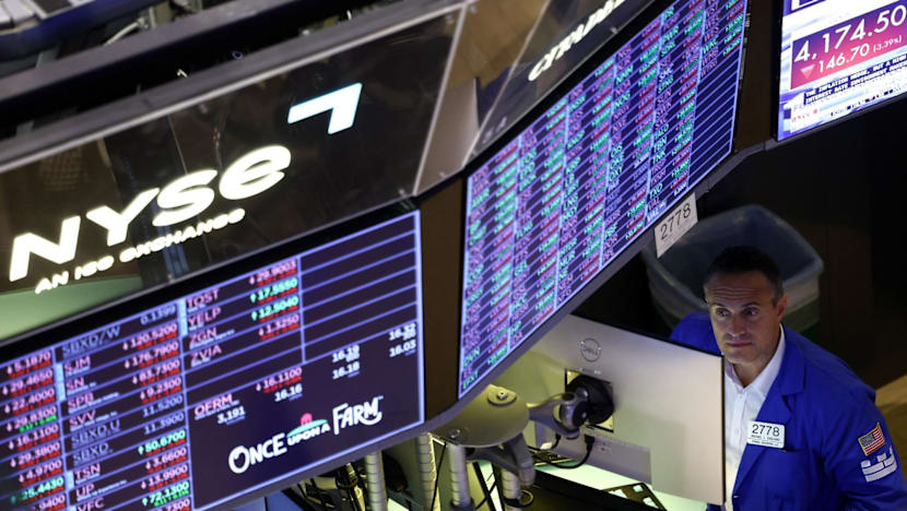 US stocks fall, bond yields rise as Middle East war drags on