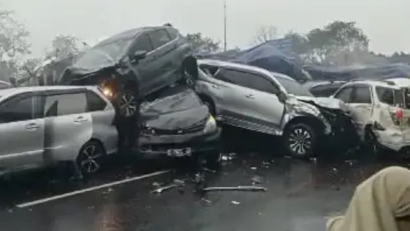 Tabrakan beruntun di Tol Cipularang karena rem truk blong