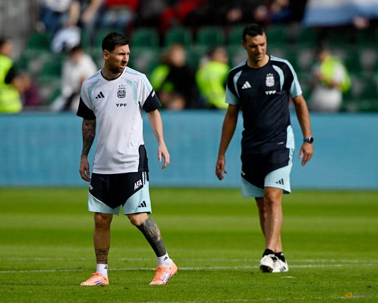 Scaloni says he did his best to convince Messi to return for Argentina farewell