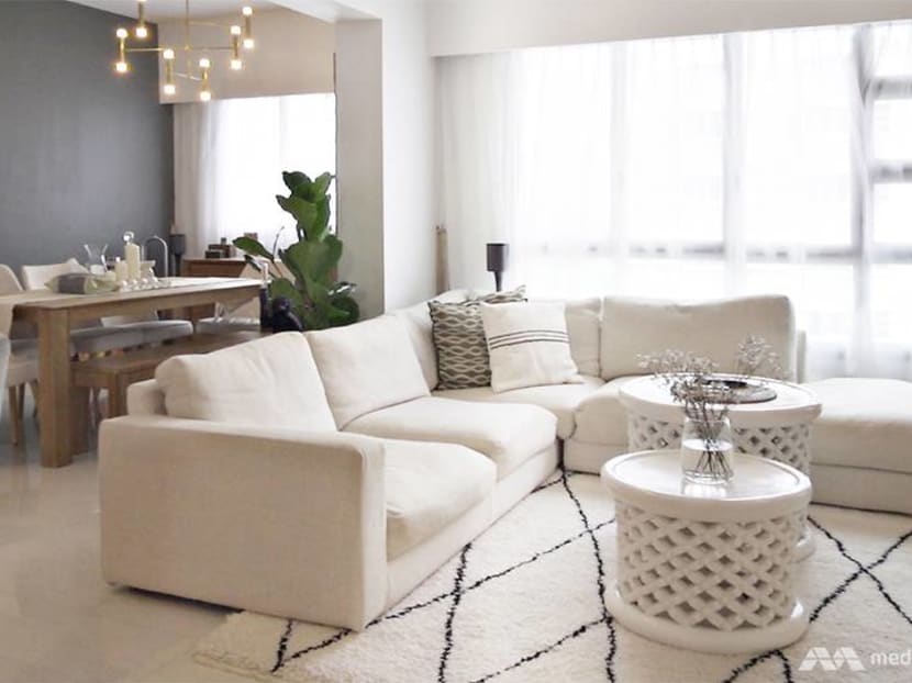 A couple’s stylish 1,000 sq ft BTO flat with a DIY whisky bar and teak wood touches