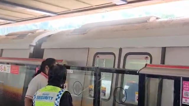 武吉甘柏地铁站列车突冒浓烟 乘客紧急疏散