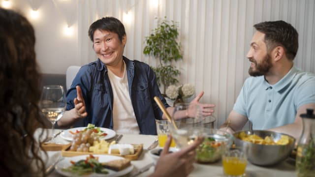 饭局上的不恰当行为，你更要得体应对！