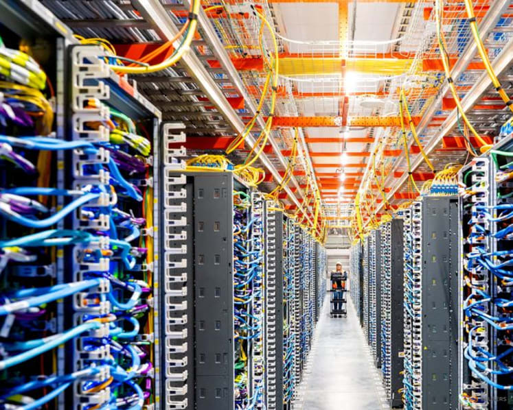 Explainer-Why AI data centers are powering a boom in fuel-cell demand