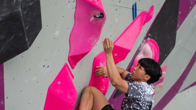 我国运动攀岩选手陈思颖 女子抱石赛获得银牌