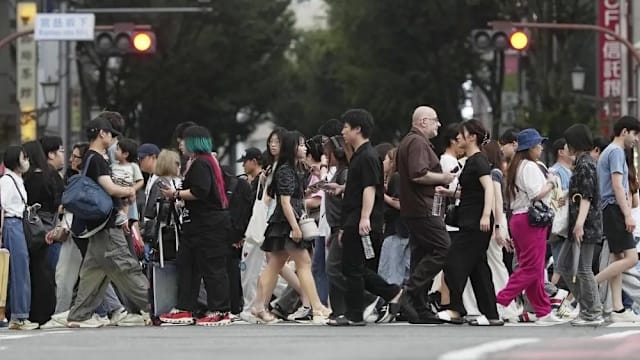 日本国民人数42年来首次跌破1.2亿人