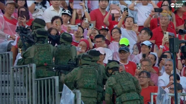 海军首次在国庆表演模拟简易爆炸装置 