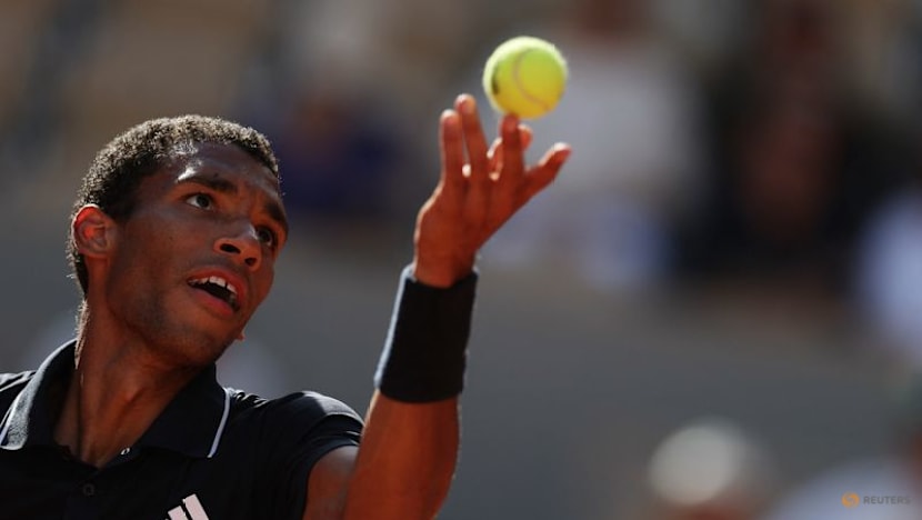 Auger-Aliassime swats aside Tabilo to reach French Open quarters