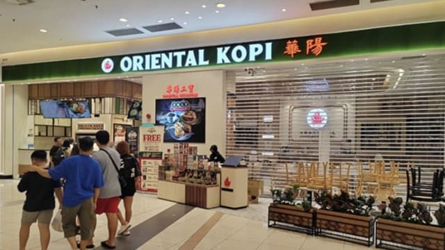 马国知名连锁华阳茶室 柔分店遭执法人员检查