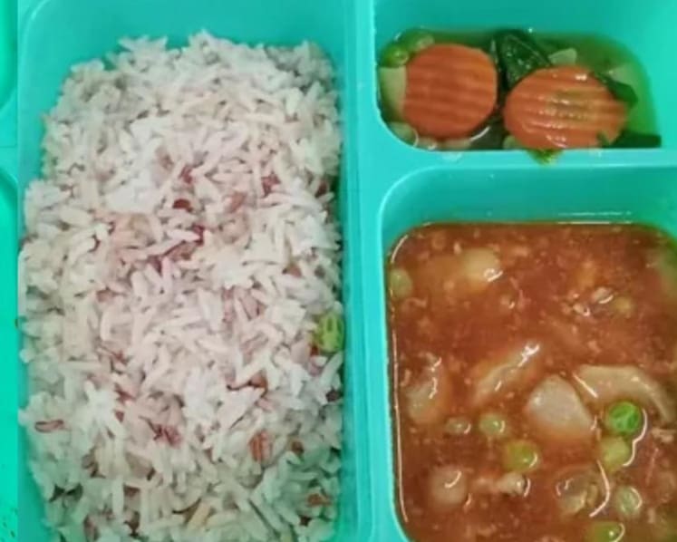 Hwa Chong says viral meal photos do not reflect standards, but students say images are accurate