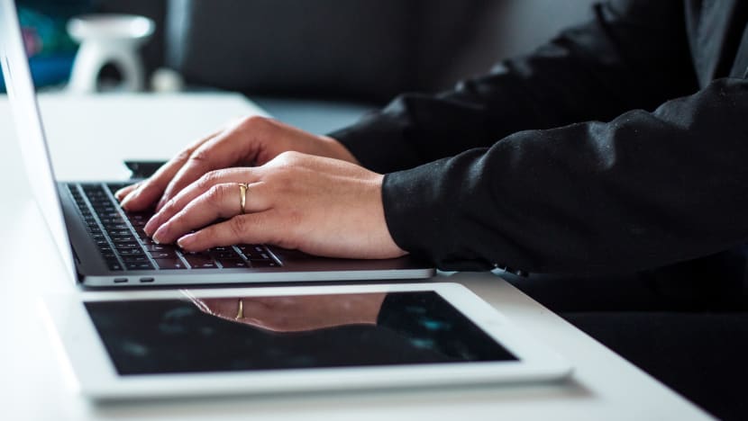 Expat jailed for forging emails from ICA, tricking Filipino wife into thinking she can remain in S’pore