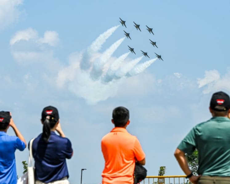 More buses when Singapore Airshow opens to the public after record attendance during trade days