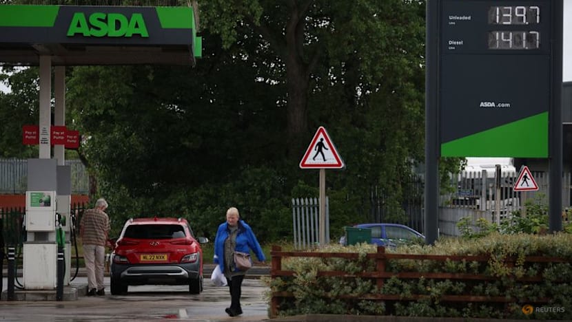 UK grocer Asda taps Ocado to revamp online business