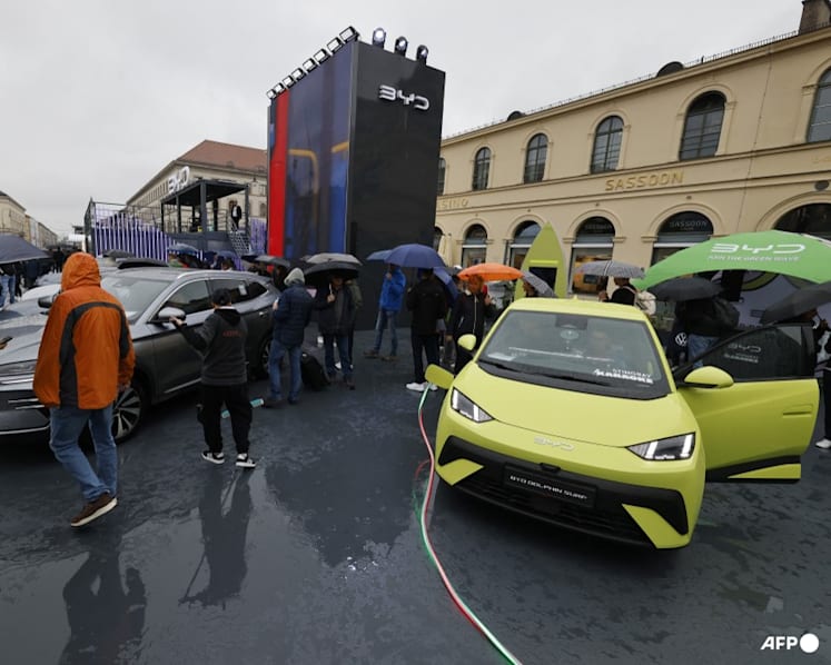 German leader not opposed to Chinese taking over car plants