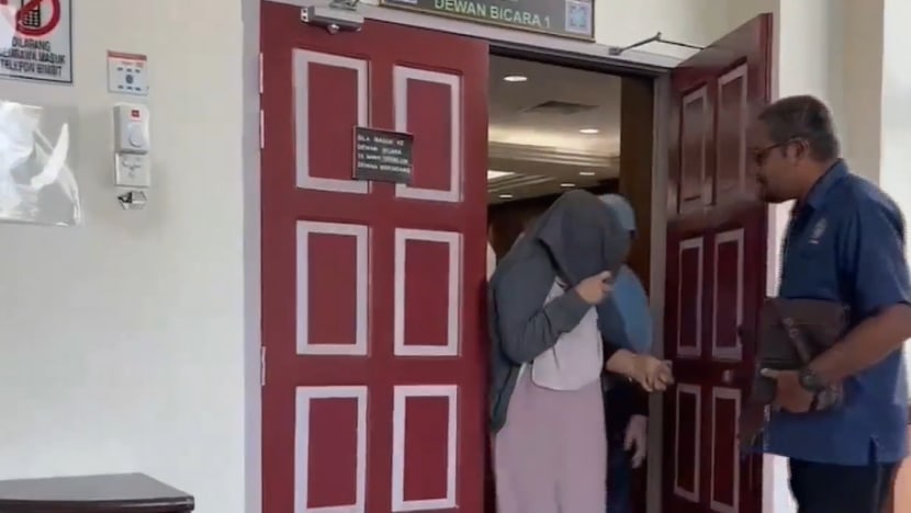 Ibu tunggal ini wanita pertama disebat di Terengganu kerana khalwat 