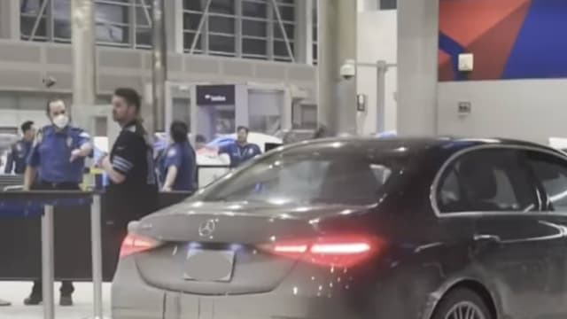 汽车撞入底特律机场 六人受伤司机被扣