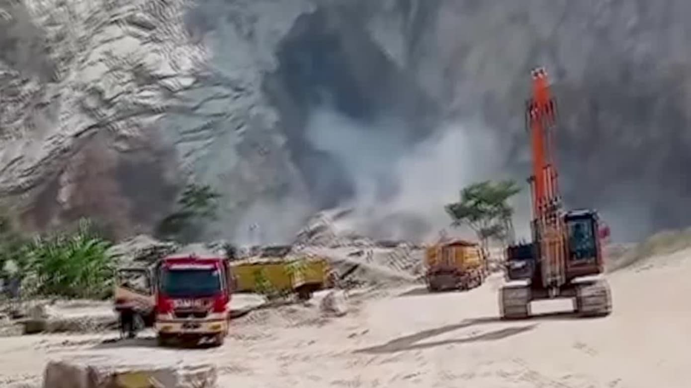 印尼爪哇省采石场坍塌 至少十人丧命六人失踪