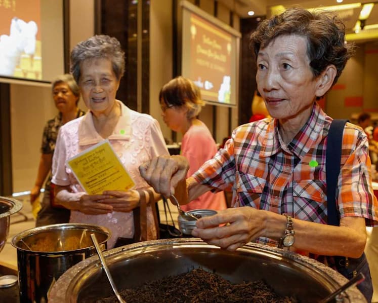 Charities, volunteers, restaurants help lonely and low-income seniors usher in Chinese New Year