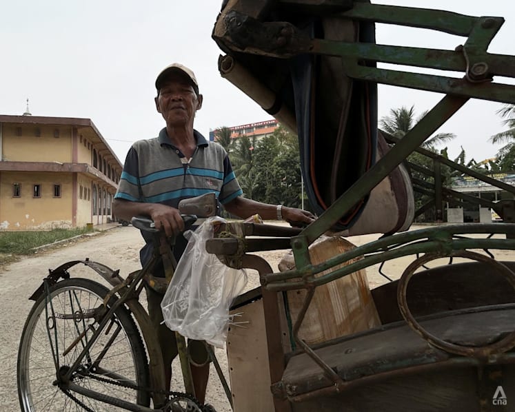 ‘I can only wait and hope’: Haze hits livelihoods in Sumatra as workers toil in unhealthy air