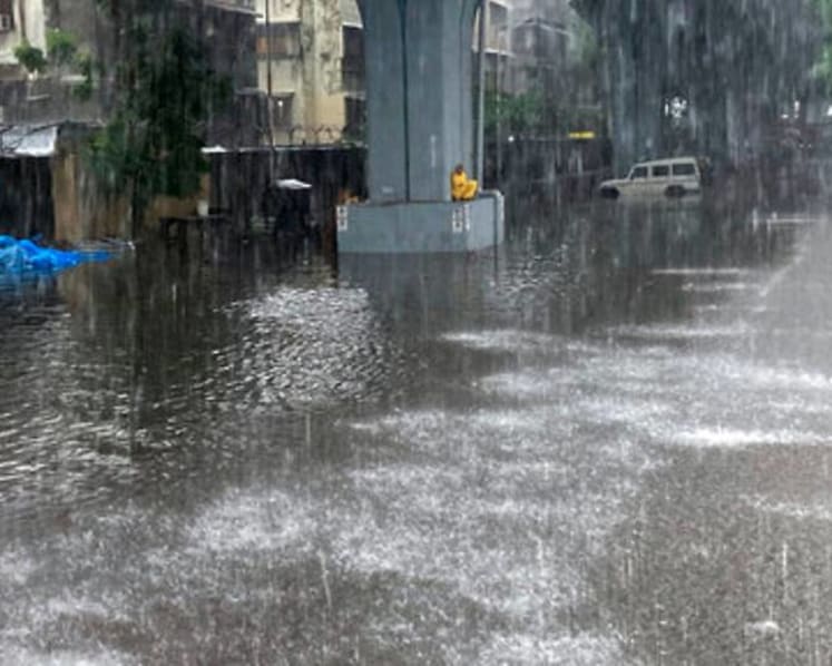 3-storey building collapses in India in heavy rain, kills 11