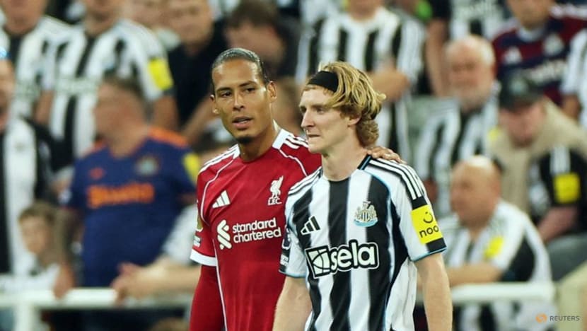 Newcastle's Gordon apologies for red card against Liverpool