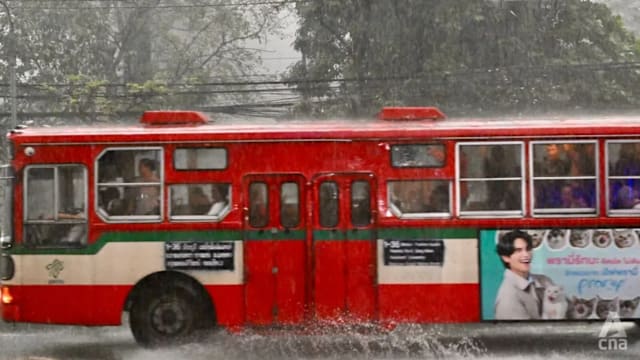曼谷旱季罕见暴风雨来袭 6500计票站料出现后勤压力