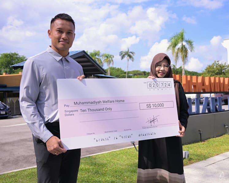 Singapore goalkeeper Hassan Sunny donates part of money from China fans to Muhammadiyah Welfare Home