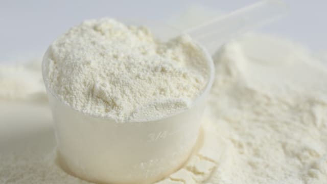 曾饮用被召回配方奶粉 法国调查两名婴儿死亡事件