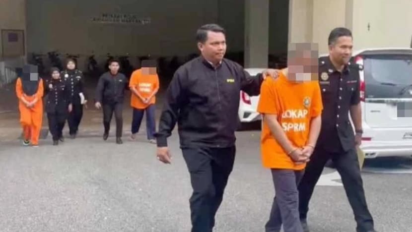 3 anggota imigresen Malaysia disiasat berhubung kes rasuah lebih RM10j 3 anggota imigresen Malaysia disiasat berhubung kes rasuah lebih RM10j