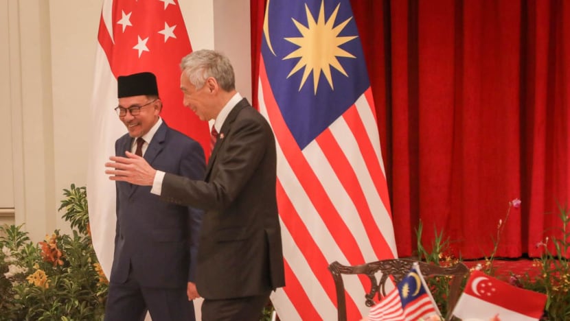 M'sia, S'pore PMs commit to tackling outstanding bilateral issues in Anwar's first official trip to Republic