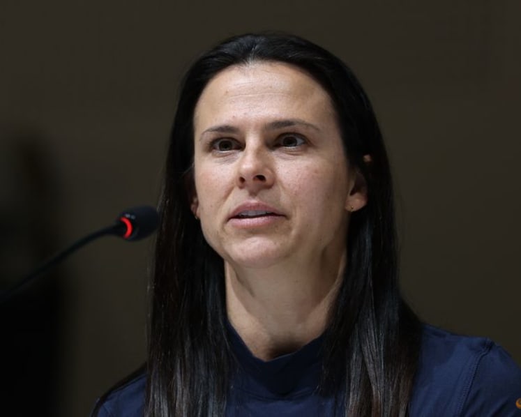 Ice hockey-US captain Knight more nervous about proposal than gold medal game