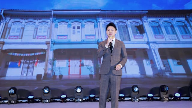 从害怕说华语到助各国青年沟通 狮城导演中国行体会双语价值