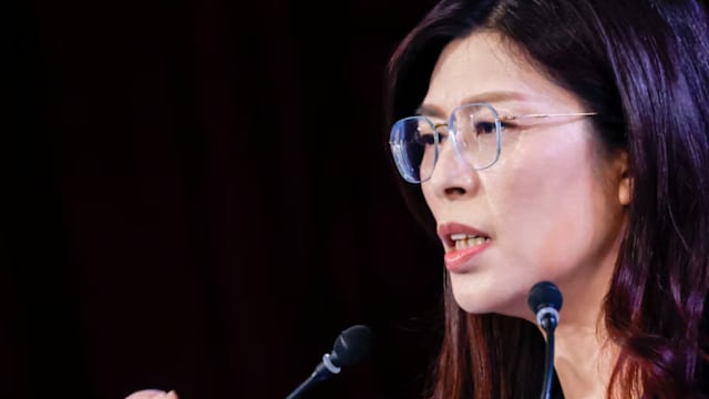 正式就任党主席 郑丽文要让国民党从“羊群”变“狮群”