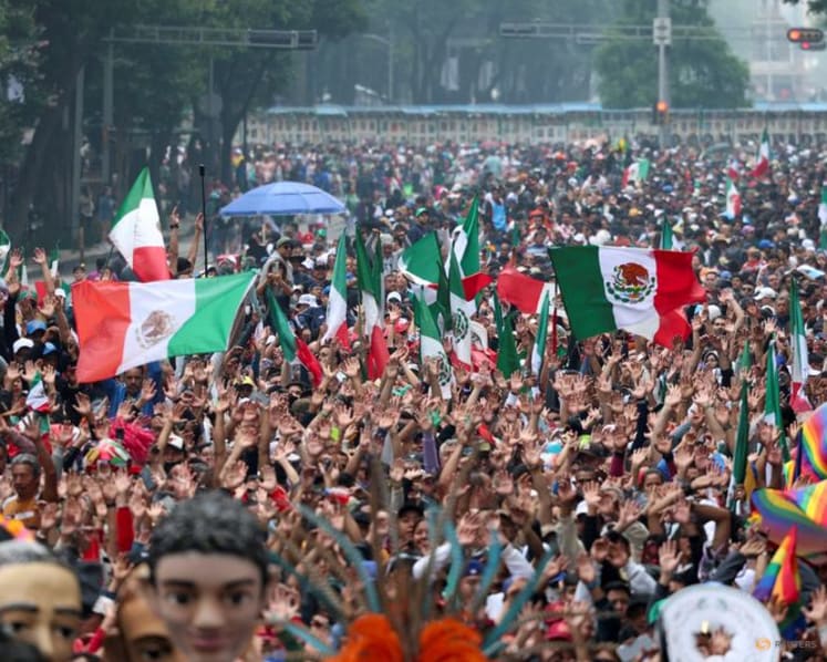 Mexico City chases world record for largest Mexican wave ahead of World Cup