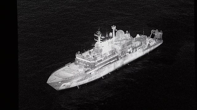 英国指俄罗斯间谍船用激光照射英军侦察机飞行员