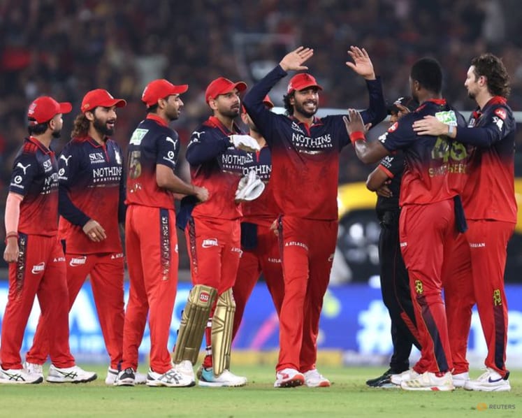 Holder brings 'sprinkling of stardust' as Gujarat beat RCB