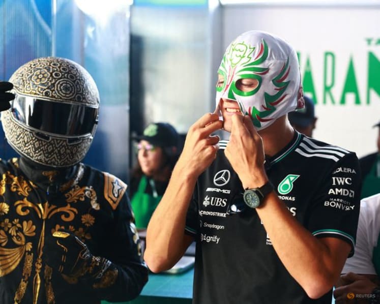 Russell dons Lucha Libre mask to watch F1 practice anonymously