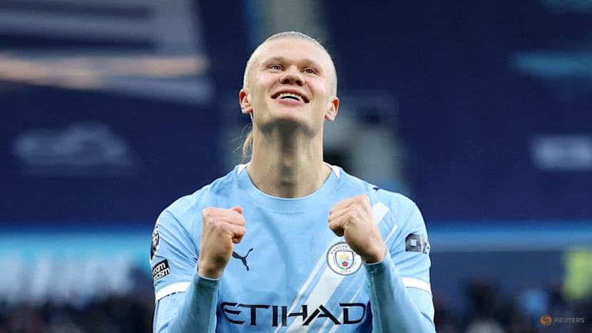 Arsenal regain Premier League lead with win at Everton, Chelsea salvage draw with Newcastle